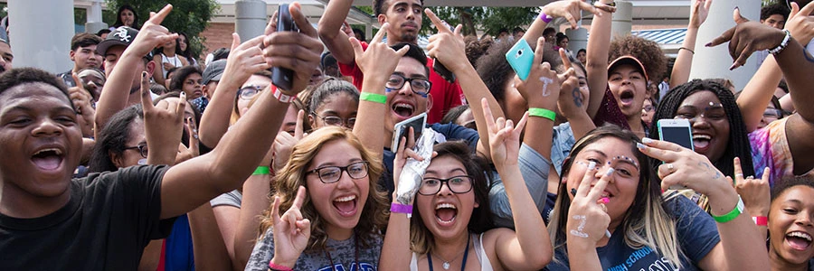Cómo Conectarse con su Cultura en la Universidad