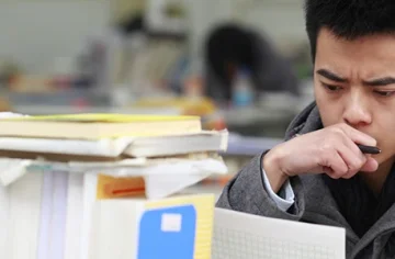 Scholarship Application Requirements Tracker